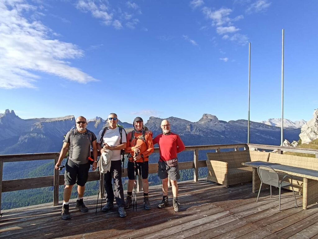 Team of adventurers ready to leave Refúgio Pomedes