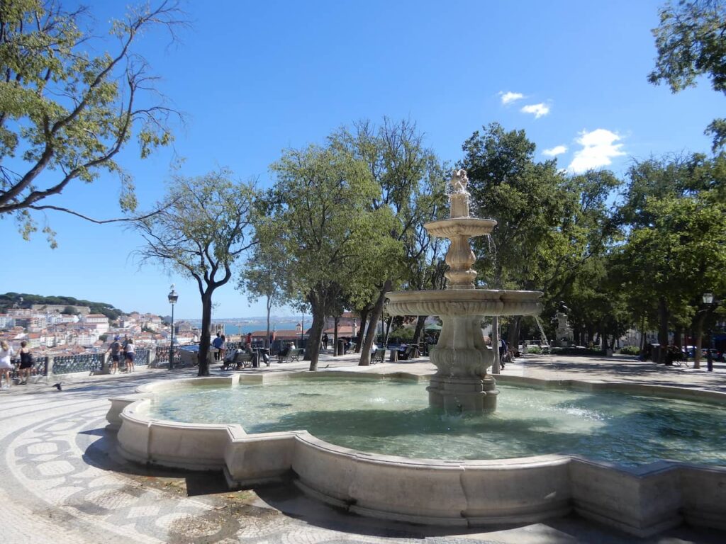 Fountain at the city viewpoint - Lisbon