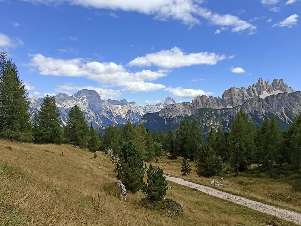 Vista geral das montanhas Dolomitas