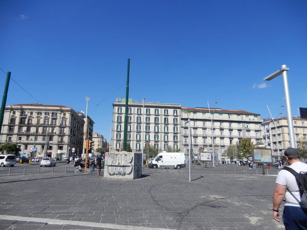 Praça Giuseppe Garibaldi - Nápoles