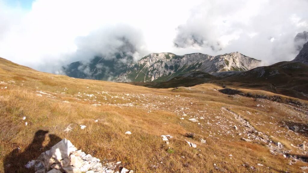 Plateau and the weather clearing up after arriving at the Mountain