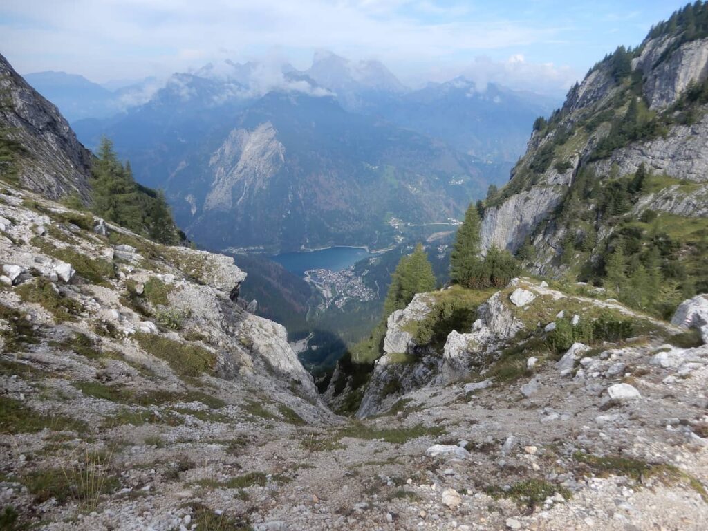 Alta via 1 vista para o lago alleghe