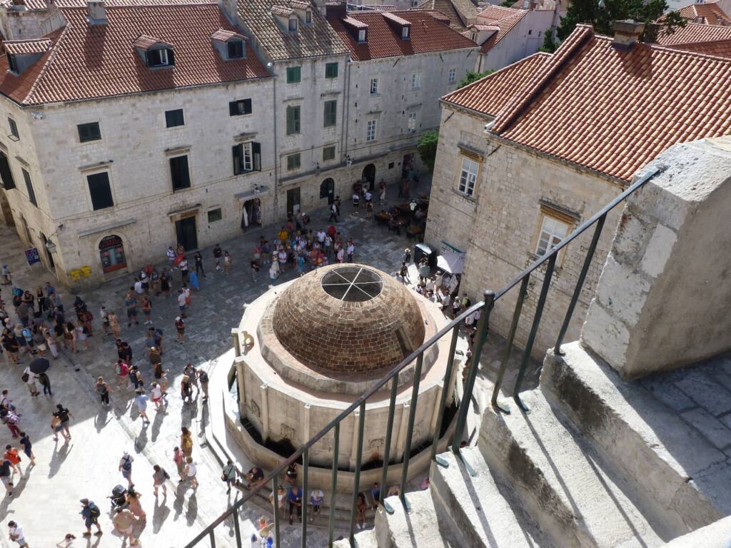 Grande Fonte de Onofrio visto da muralha