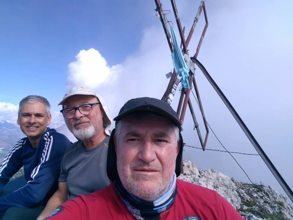 Jorge, Milton e Roberto no cume do monte coldai