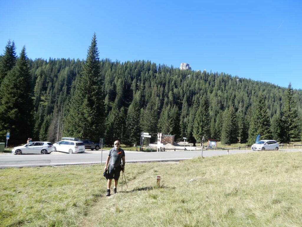 Alta via 1 trail crossing the road at Cianzope Bus Stop