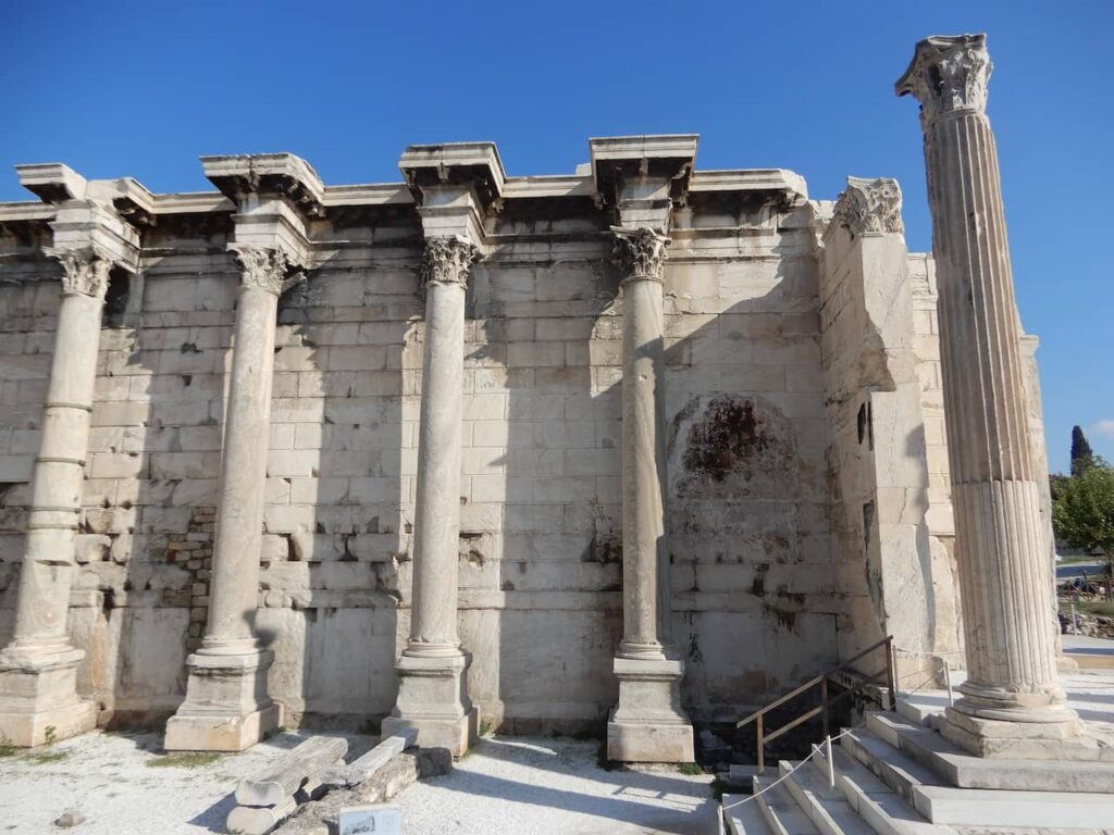 Ruínas do antigo templo de Atenas