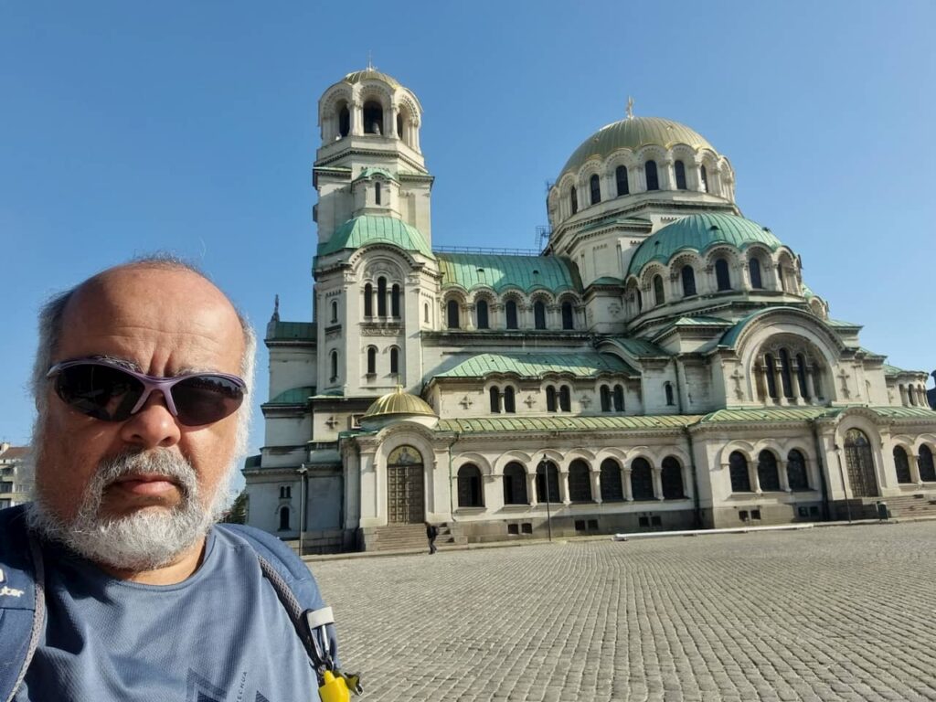 Eu na lateral da Alexander Nevsky Catedral