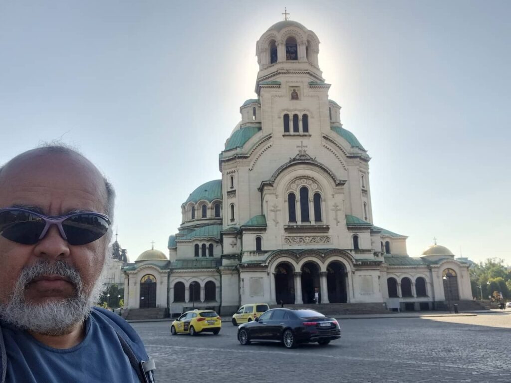 Entrada principal da catedral Alexander Nevsky Cathedral