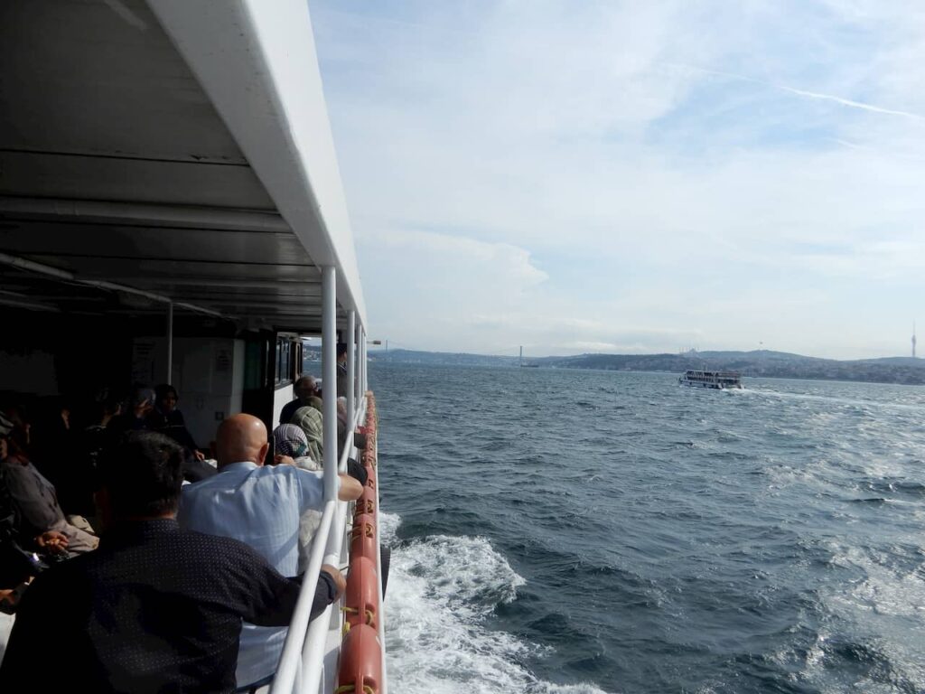 Passeio de barco pelo estreito de Bósforo