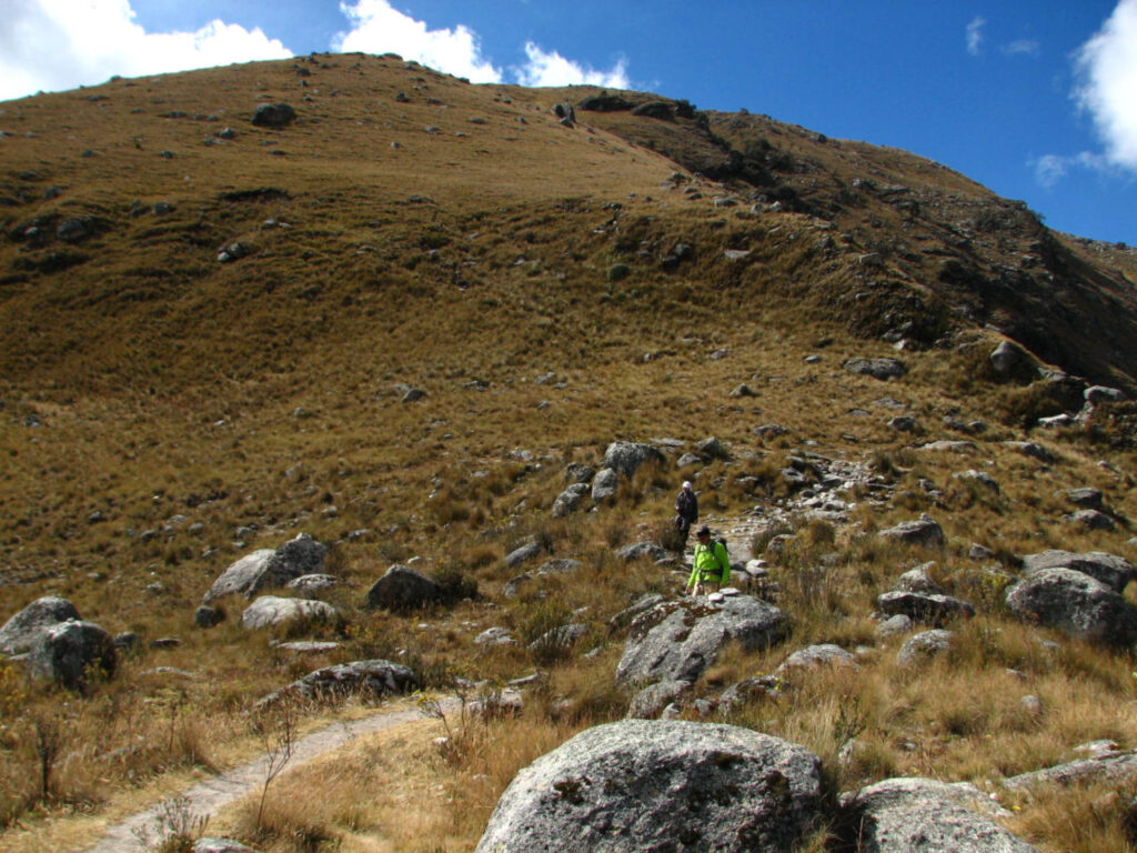 trail to Churup lagoon