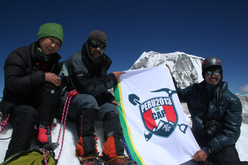 Me, Vandeira and Yoshimi on the Summit of Ishinca