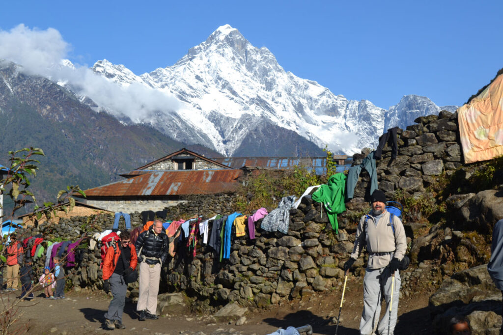 Mountain view on the way to Everest