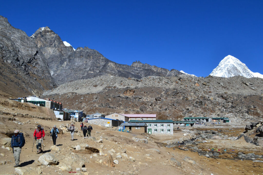 Chegada a vila Lobuche