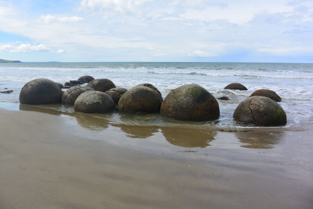 Moeraki boulders