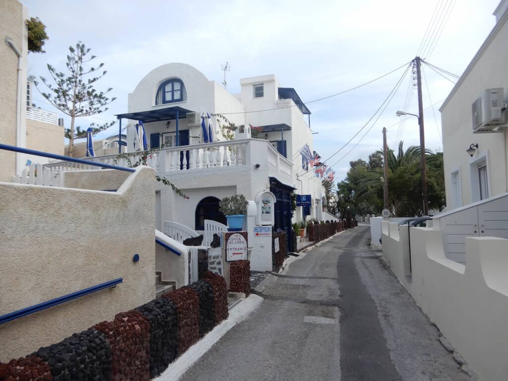 Rua na praia de Perissa - Santorini