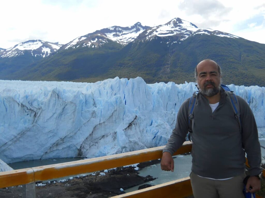 Eu na passarela da geleira Perito Moreno