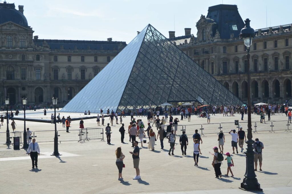 Louvre Pyramid - paris