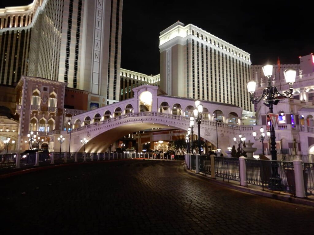 Replica of the Rialto Bridge in Venice - Las Vegas