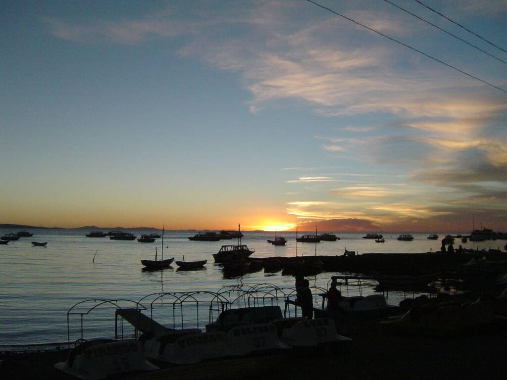 Por do sol no lago Titicaca