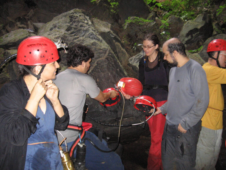 ferias_preparando_para_caverna.jpg