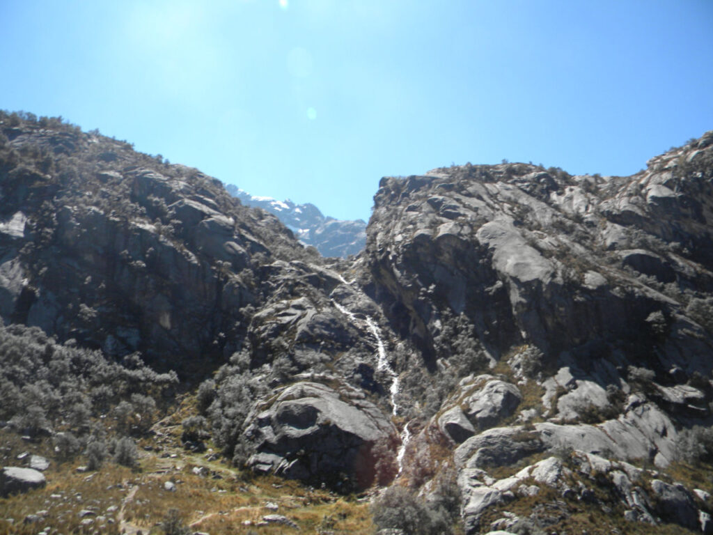 trail to Churup lagoon