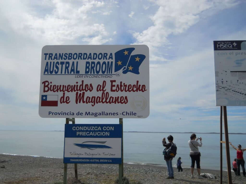 Welcome sign to Magalhães strict