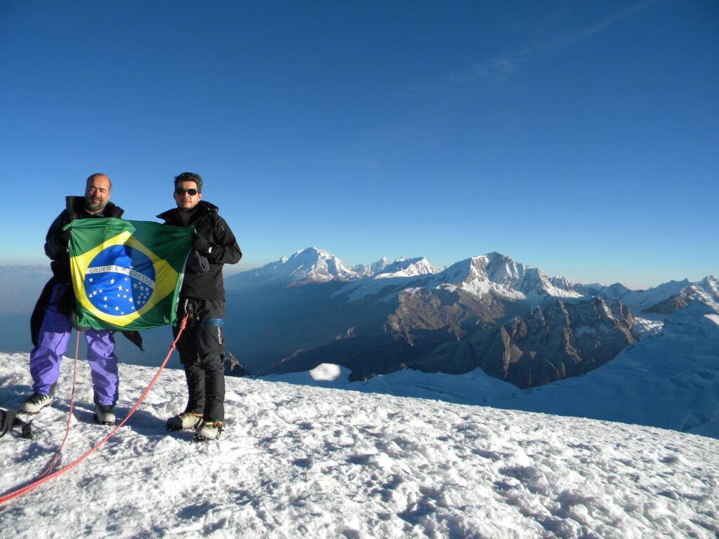 Eu e Alessandro no cume do Vallunaraju