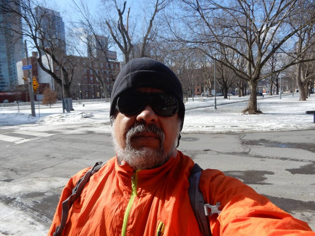 Eu na praça Clarence - Toronto