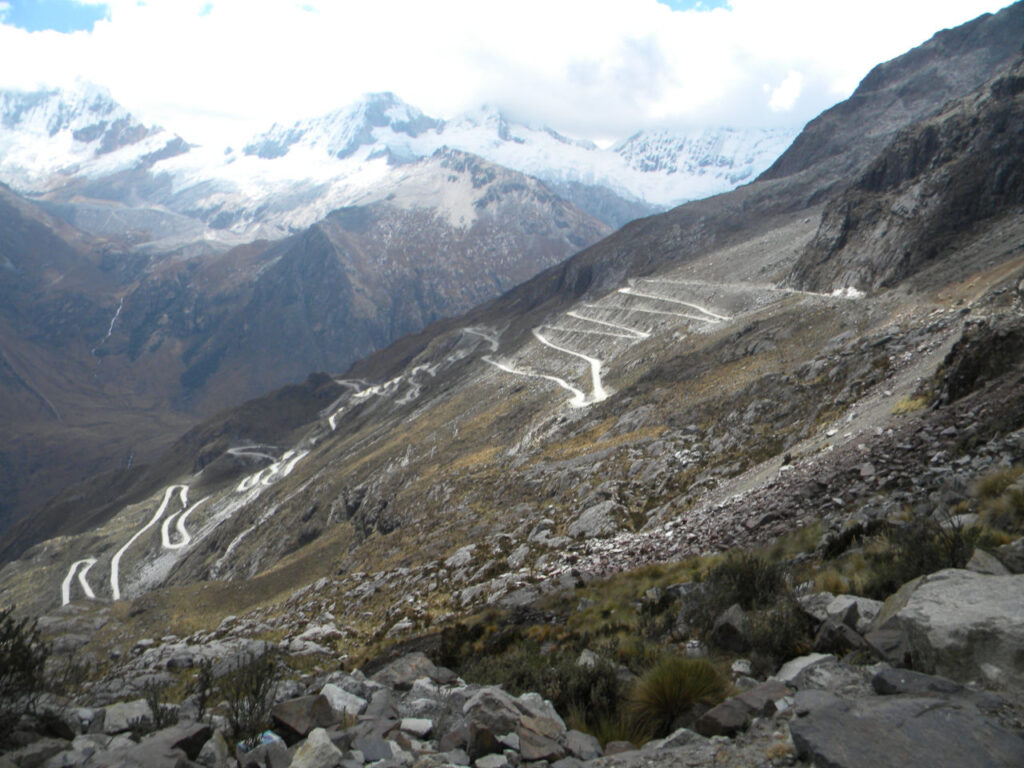 Descent from the Portachuelo Llanganuco pass