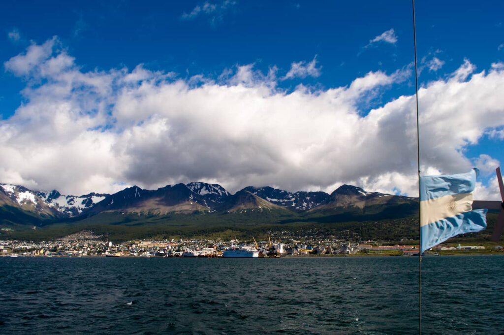 Cidade de Ushuaia vista do Barco