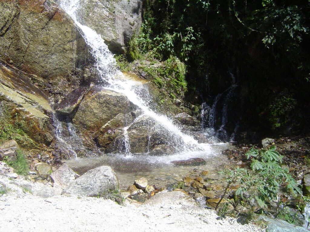 Cachoeira na trilha inca