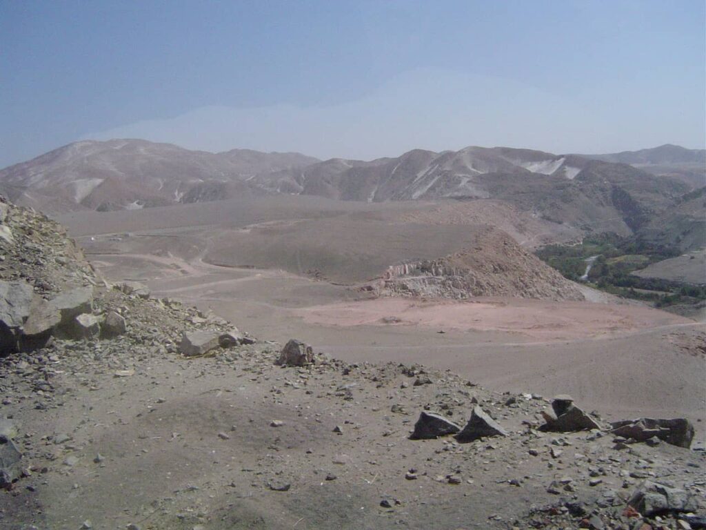 road to the city of Arica in Chile