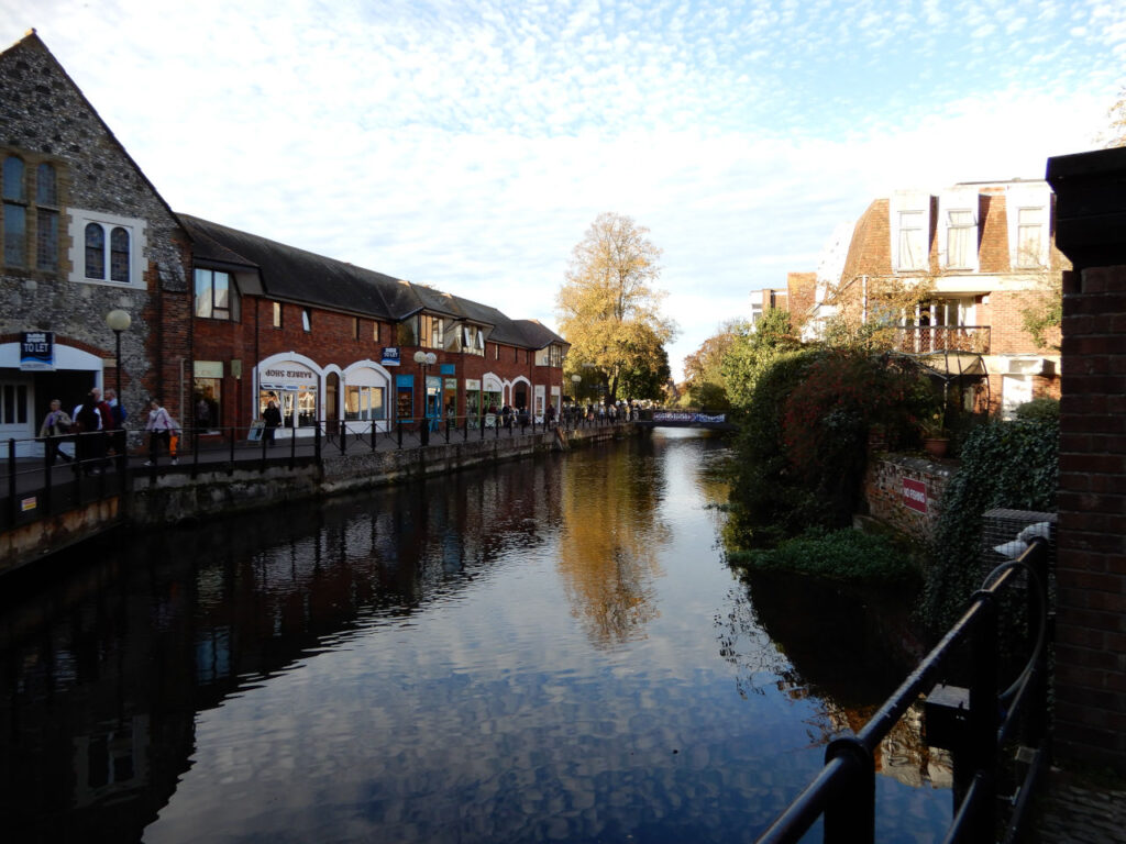 Rio Avon no centro de Salisbury