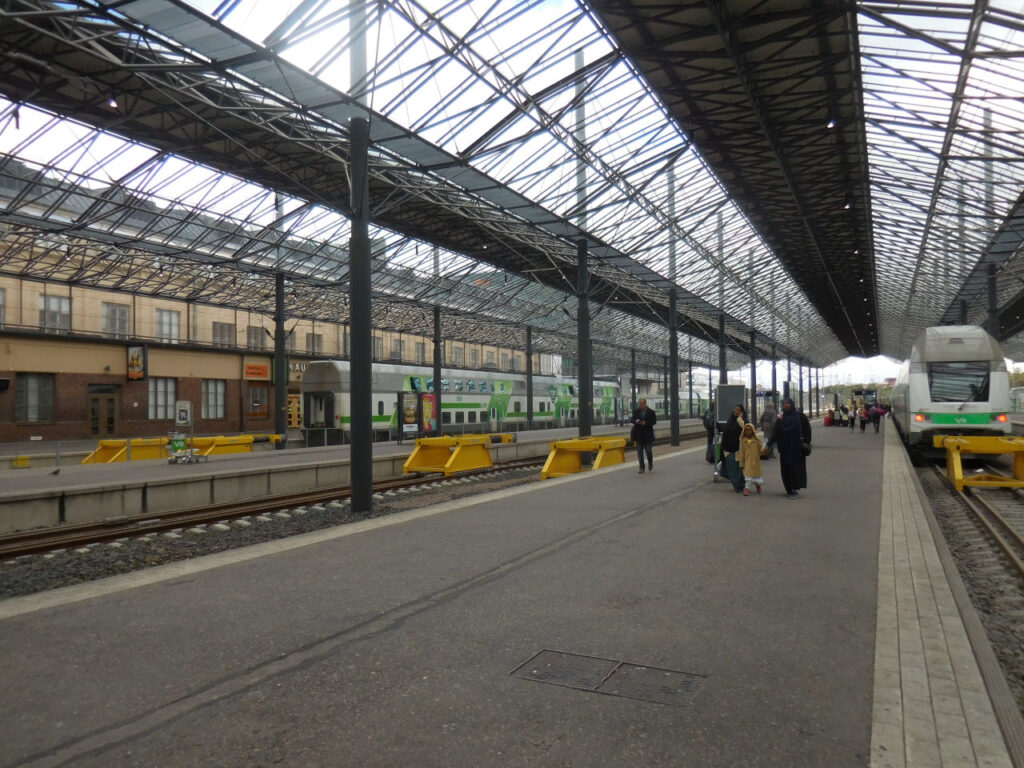 Dentro da Estação central de trem.