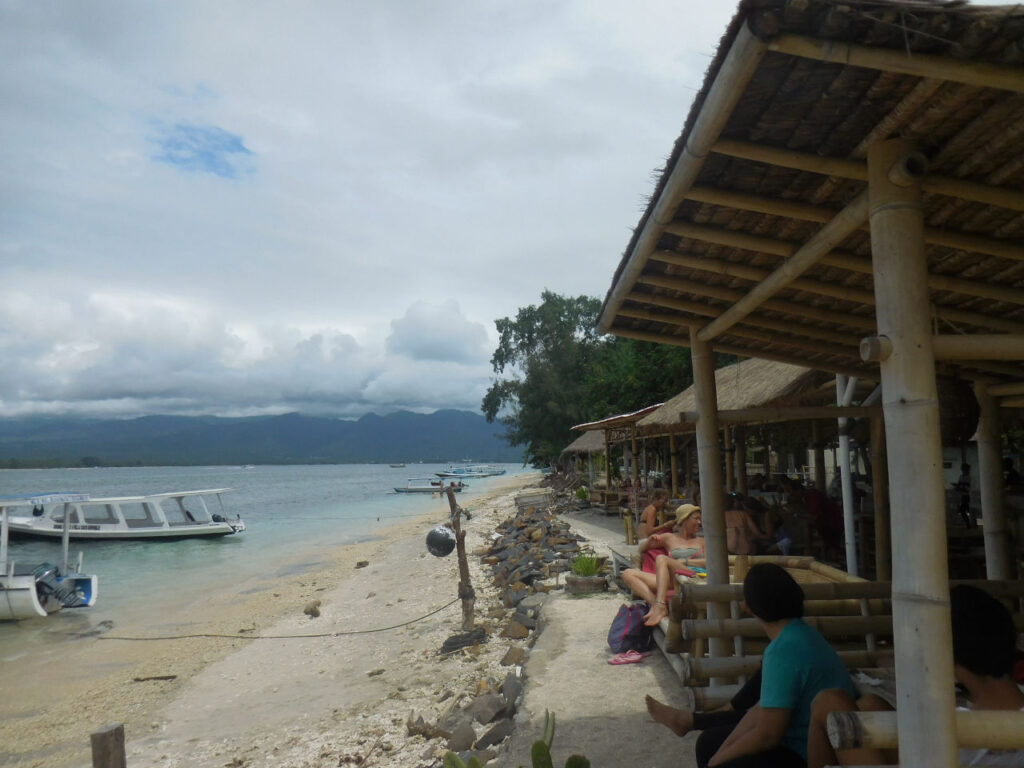 Praia principal de Gili Meno