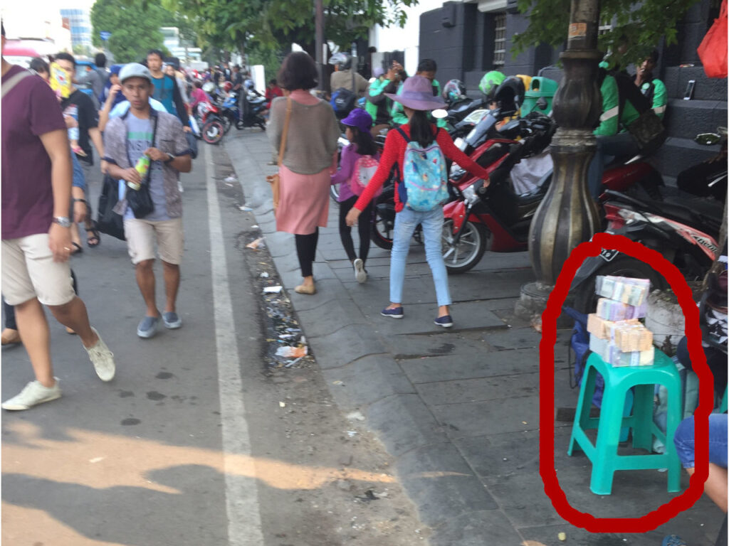 Dinheiro nas ruas de Jakarta