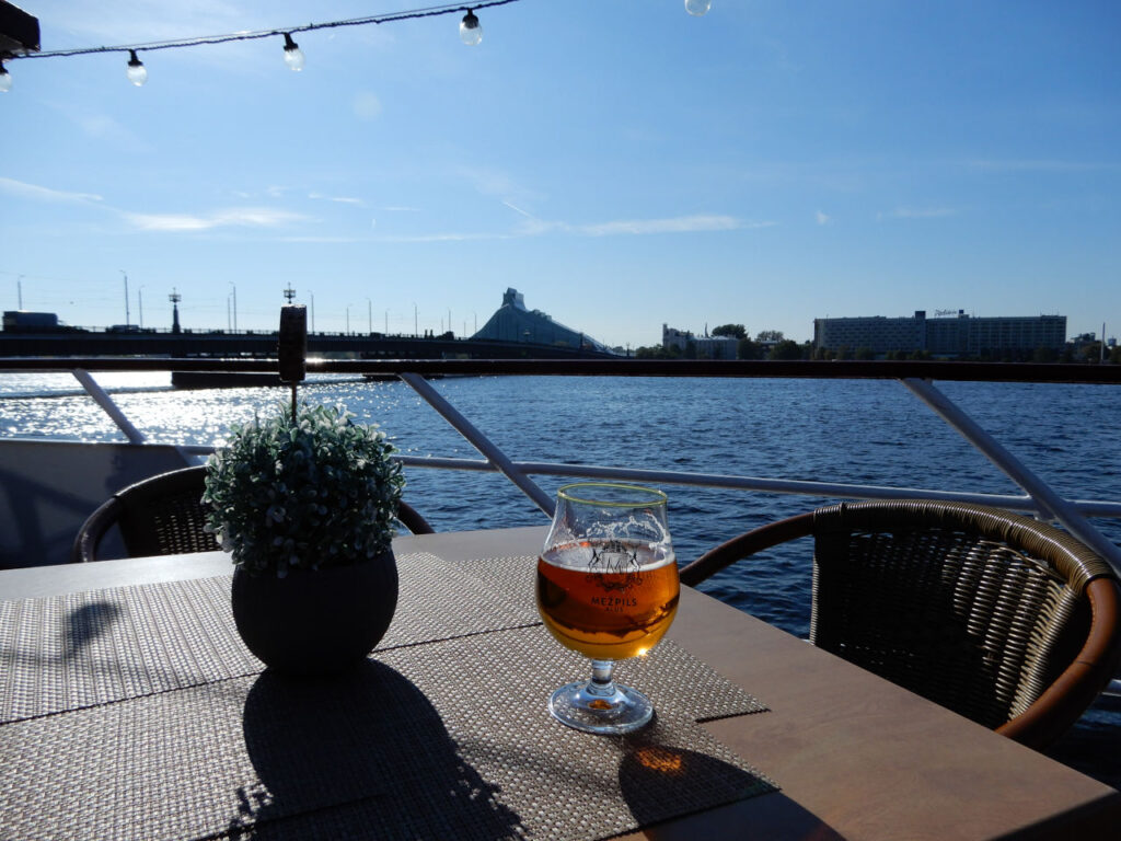 Cerveja no Rio Daugava