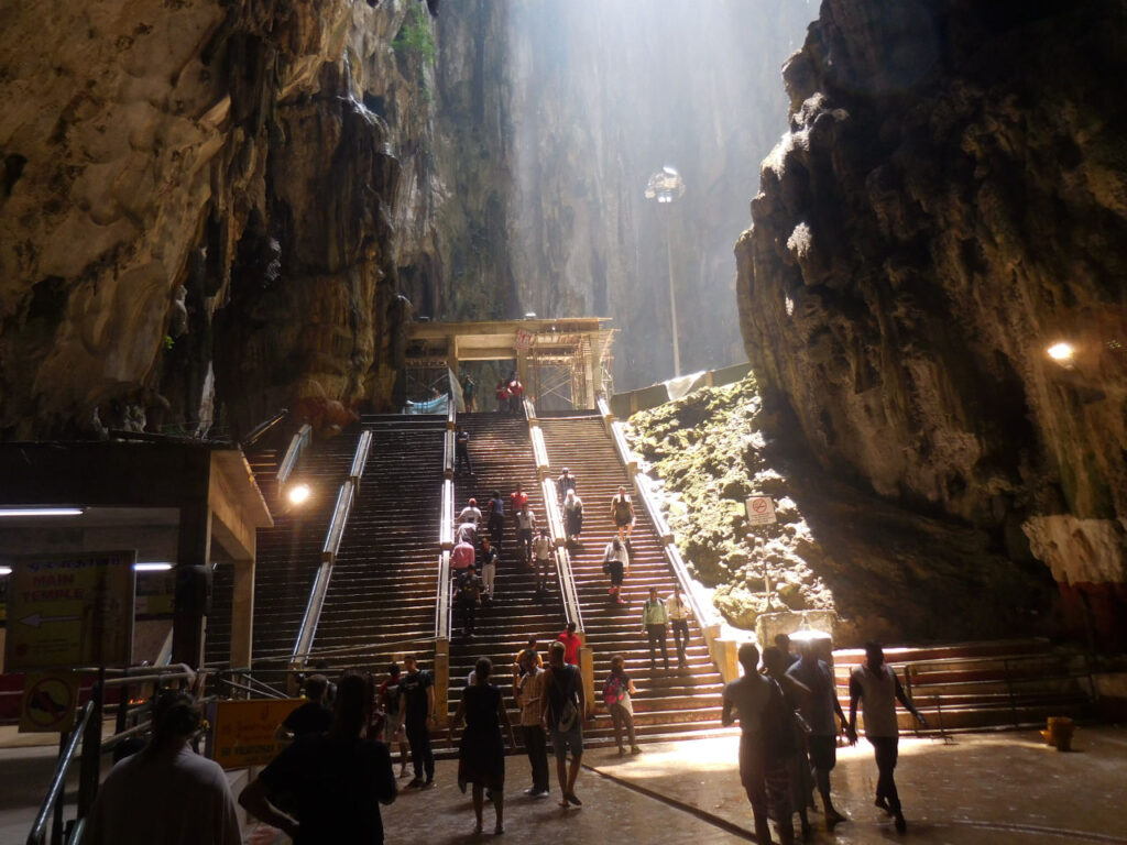 Dentro da caverna Batu - Malásia