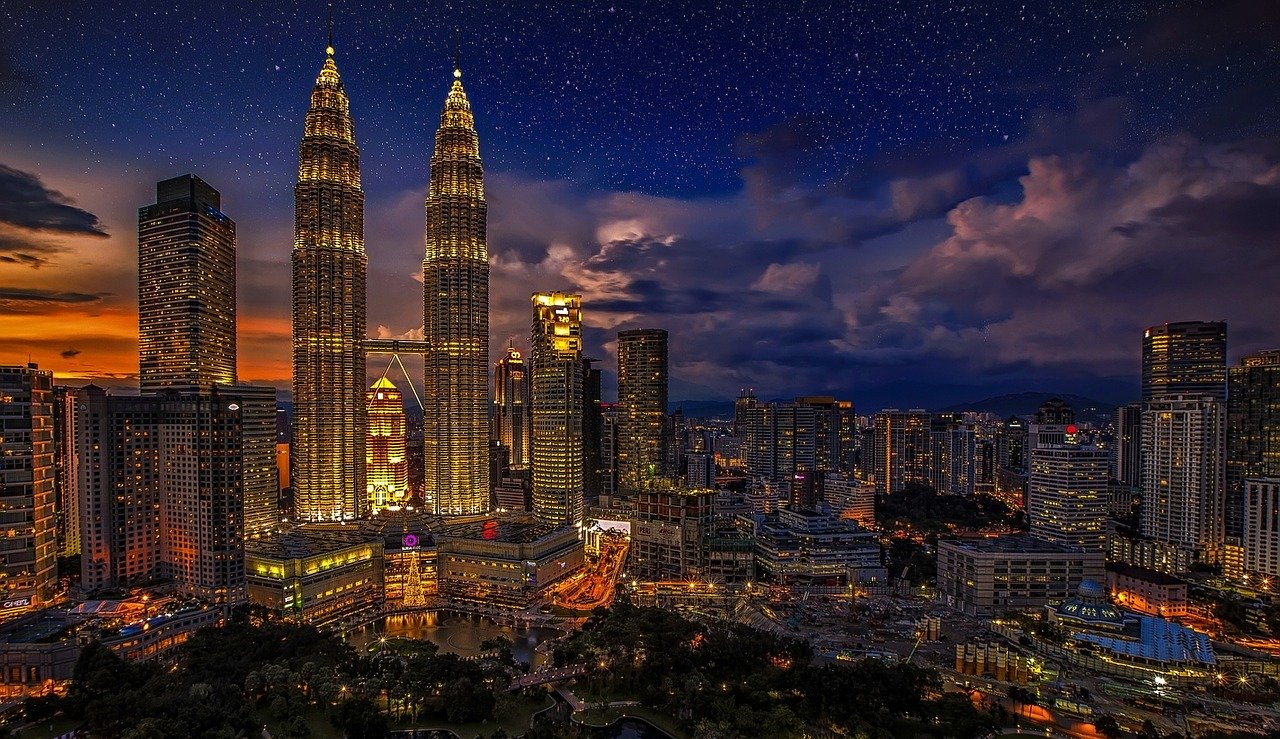 Petronas tower a noite - Malágia