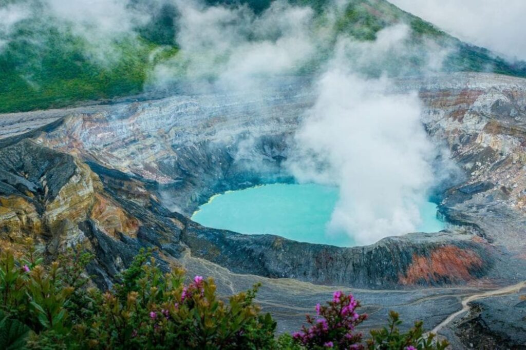 Poas crater