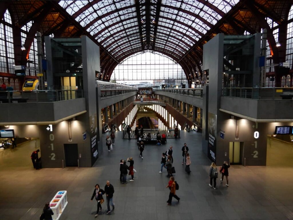 Estação por dentro