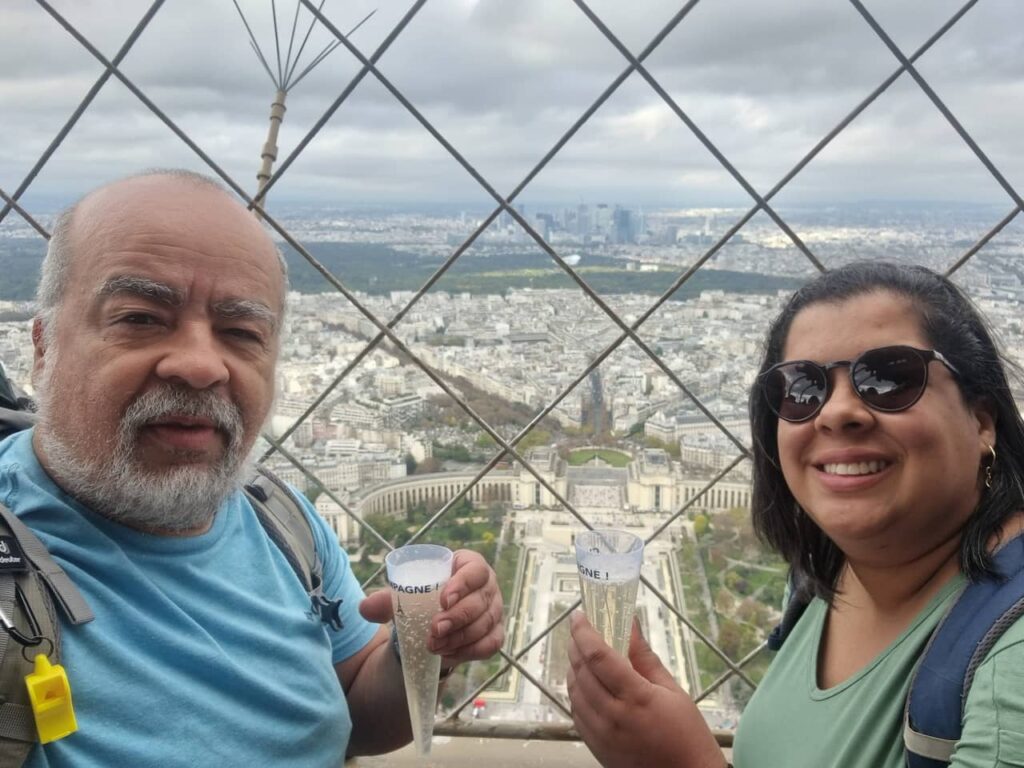 Champagne na torre Eiffel