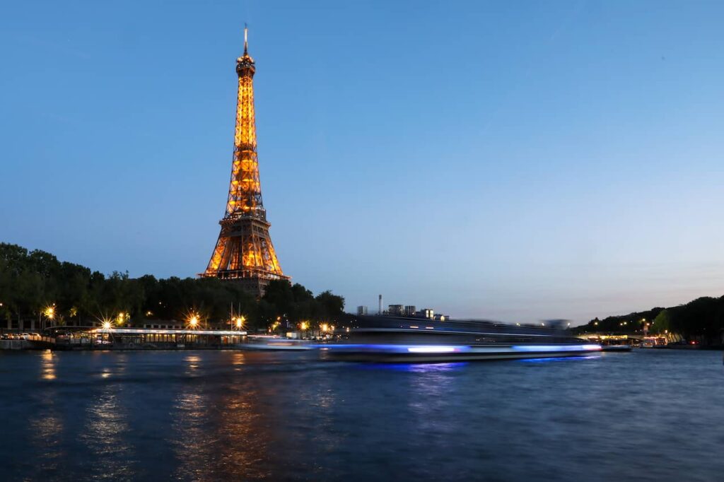 Rio Sena e Torre Eiffel